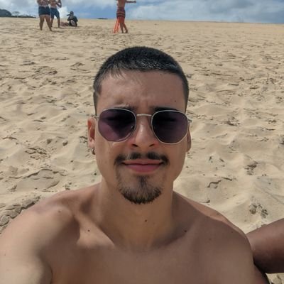 Cada um sabe a dor e a delícia de ser o que é. Marxista convicto e confesso. Grande apreciador de batidas de limão. Estudante de Engenharia Mecânica. PCBR. 20.