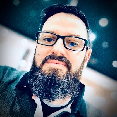 Petites mains high-tech spécieuses affairées nécessairement dans l'ombre d’un doute complexe ⌬ #tweetdelete