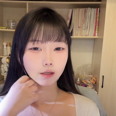 lin128474's profile picture. 