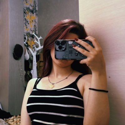 reven_l3's profile picture. black cat in forest 🐈‍⬛🩸