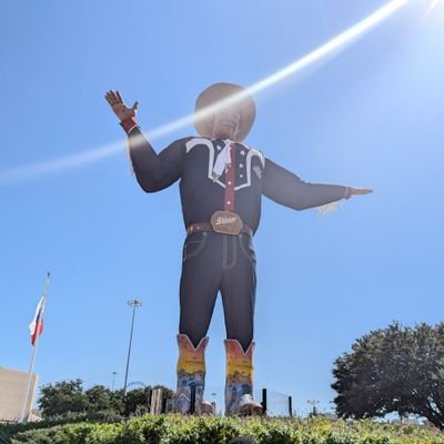 lrponx's profile picture. I'm just here for the shit show 👀🍿