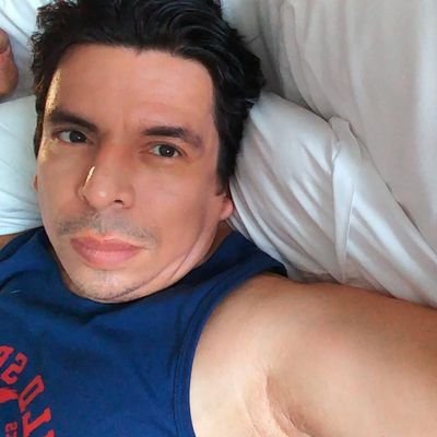 Ecuador/ administración empresarial, comunicación empresarial , y publicidad digital / Jamás olvido un desaire, y jamás olvido a quién me valoró.