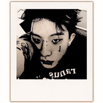 kingravenies's profile picture. 𝗉𝗂𝖺𝗇𝗈⠀⠀ޠ⠀⠀𝟫𝟢𝗌⠀⠀·⠀⠀㈭ 像太阳──样燃烧
