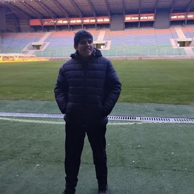 mi mamá me dió la vida Pero el fútbol aveces me da alegrías otras veces tristezas y otras veces las ganas de cortarme los huevos con una cuchara