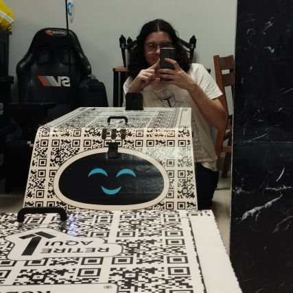 Neuro-divergente formado em Sistema de Informação, Pós-graduado em Q.A.
Tenho um Laboratório de eletrônica e robótica.
E monto robôs ❤️