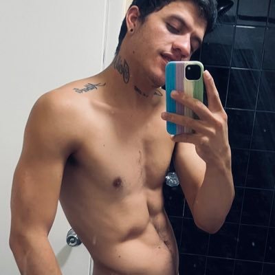 soy una persona muy divertida no me dejó envolver por los problemas la vida es una sola diviértete 😘😘