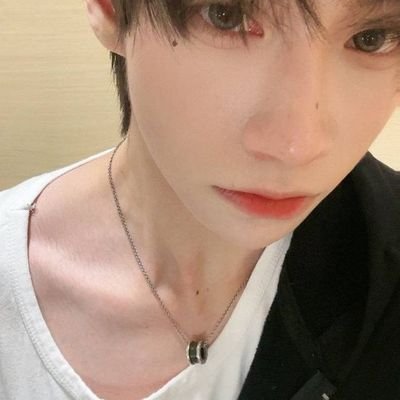 ZKimseok17408's profile picture. 💜🖤