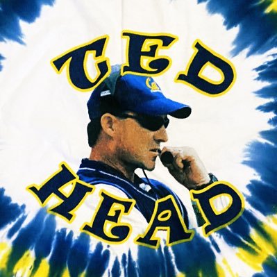 chunky_bear_'s profile picture. not actually a headset. mostly tweeting about cal football and the raiders