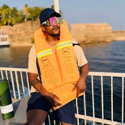 Music| Airbnb/Overnight accommodation in Bulawayo| @MercedesBenz lover| i Fucking work Hard | @ManchesterUnited|