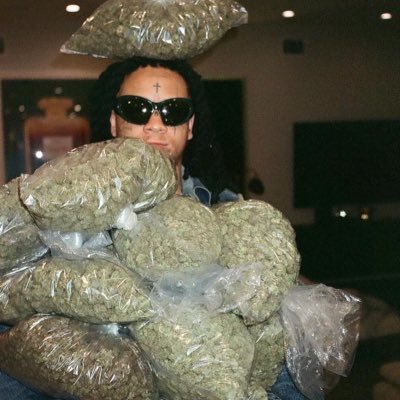 PapiXxv's profile picture. from scratch with intention😎😈