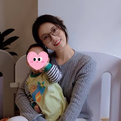 宝妈一枚。生活无聊,来推特上发发牢骚吧~全部都是本人随拍,感谢大家的关注…可以聊天,约的话看缘分,如果你也在我附近可以关注私信我,或许我们会有个完美的邂逅🌹(这个号不用了,喜欢我的可以给我小号点个关注@4159k)