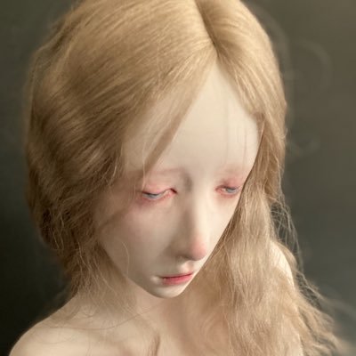 高橋汐です。人形オブジェを制作しています。 フォロバは、創作活動をされてる方、会った事のある方、アート系アカウント、音楽の趣味が同じの方、個人的に感覚が似ている等何かしら共通点のある方のみさせていただいてます。創作の事、推し活(ライブ前後は少し騒がしいです)、生活や雑談等。 普段は映像関連の仕事をしています。