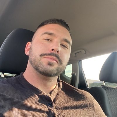 Calgarys newest Bi Hung Bull. follow me on all my naughty adventures and DM if you’d be into playing 😈