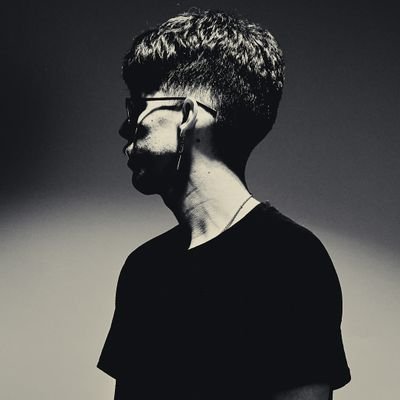 Compositor, diseñador sonoro, ñoño de muchas cosas.
'Necesito Poder Respirar', 'Corderos' y 'Quién mató a Anna Cook', todas de Podium Podcast.
