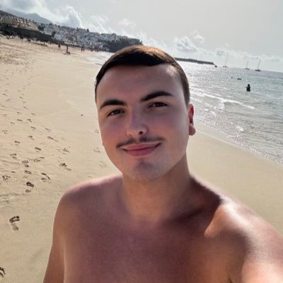 mi papá y mi mamá me hicieron la cara demasiado bien, la gente linda como yo no suele caer bien, ser tan guapo no es tan guay como los feos creen.