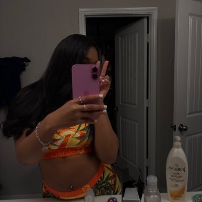 theeflyesst_'s profile picture. “B”