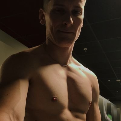 Hey it's Max
German hung top 🍆 always open for fun and kinky stuff 😏
https://t.co/vuZwUp5PZh