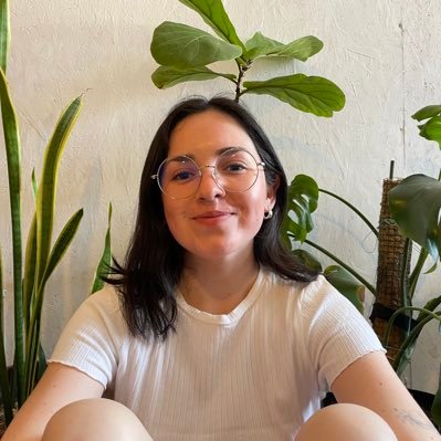 (Ser) de ningún lado del todo y de todos lados un poco. Profesora. Conchalí y Temuco. Me gusta tejer y aprender.