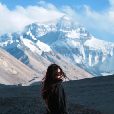 BlakeTJH8's profile picture. 台湾で生まれた私の旅は、
タイの夕暮れに色を覚え、
スイスの静けさに息を整え、
イタリアの影に物語を見つけた。🛩️
その続きは、まだどこかの空の下で。🎇