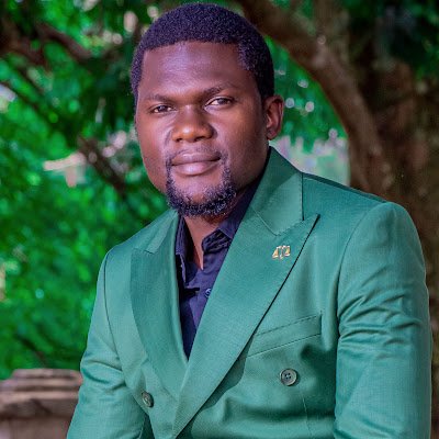 Chrétien Pentecôtiste, Époux, Père, Avocat au Barreau du Haut-Katanga, Conseiller du Ministre Provincial, Chercheur Indépendant et Ambitieux Politique.