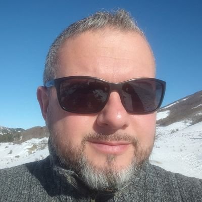 Giornalista | Su X più per leggere che per scrivere. Realista prima ancora che idealista.