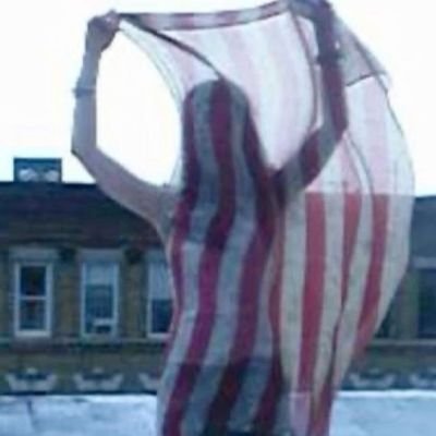 wbehindthewalls's profile picture. hollyshittt