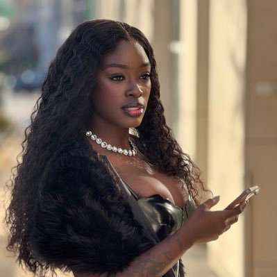 BellaBlaq Profile