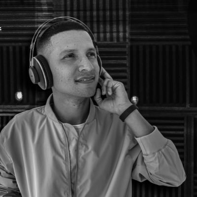 Opiniones, Locución y Noticias, Aficionado al Son Montuno y el ChillOut, Voice Over de ideas y Reportero de aficiones.