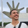 fepelipelipe's profile picture. Gosto de passar por umas ruas que nunca passei antes, e pensar, caralho! Eu nunca passei por aqui.