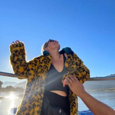 MissSML's profile picture. She had rings on her fingers and bells on her shoes.