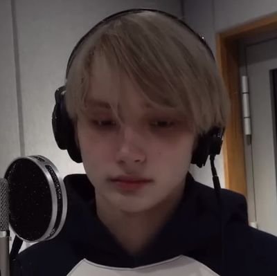 chanye_oli's profile picture. oiiii hueningkaiiii