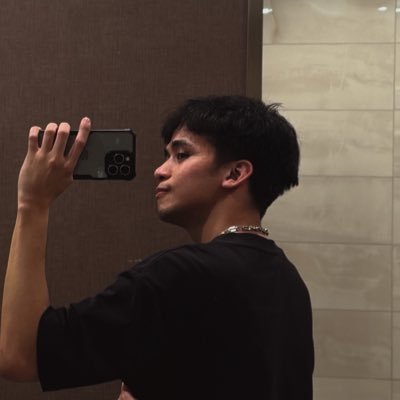 carlslzr's profile picture. keep hustlin’💪🏻