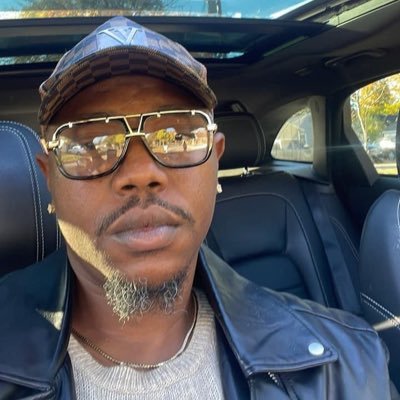 YashmierDillard's profile picture. 