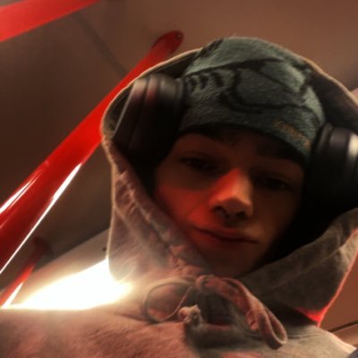 moreweedforjan's profile picture. weed addicted every time the moon is up