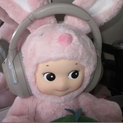 lovedive04's profile picture. she/her | ts, pjo, tinakitten 🫶🏻 | i’m canonically humanized pochacco |