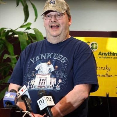 Mega millions jackpot winner, Michael J, Weirsky ,jackpot winner of $273,000,000 giving away $50,000 to my first 2k followers..be a winner today💰💰💰
