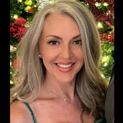 Mom💕•Christian🙏🏻•Artist🎨•Educator📚• Home decor and fashion obsessed 💄•Go Yankees! ⚾️• Go Eagles 🦅 •MCAS warrior 💪🏼Breast Cancer Survivor 🎀
