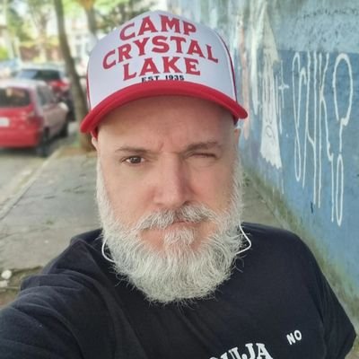 Homossexual ativista em prol do purê no cachorro quente, filho do Papai do Chão - Instagram: nemanema