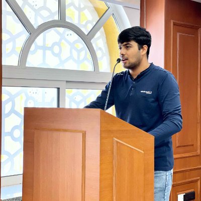 poorakpasrija's profile picture. I teach machines how to think ✨