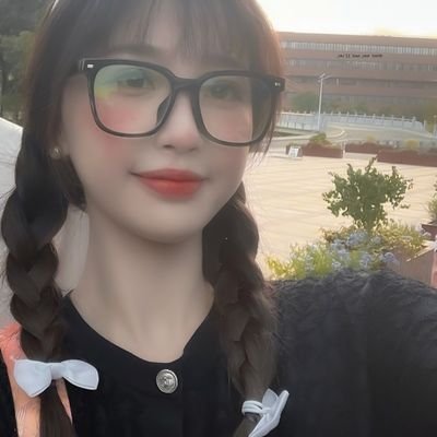 23歳/刺激を求める年齢。夜のお供が欲しい。あなたのご好意をお待ちしています。ファンがいない人にはちょっと怖いと思いますが…待っています