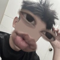 Hoàng Anh (@yennhimecu) 's Twitter Profile
