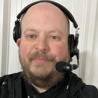 Director of Broadcasting for @Kemptville73s of the @TheCCHL. Anchor and reporter for Vista Radio. Loyalist grad, Sens fan, proud uncle! These are my thoughts!