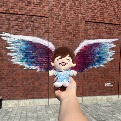 YOOdeQFkUyxTFrU's profile picture. 50↑のなにふぁむです。謙杜君寄りの箱推しです。親目線で応援してます。子供は2人で1人は社会人、１人はいい大人の学生です。謙杜君💛の言葉に支えられています！なにわ男子を楽しく推していきたいな🥰