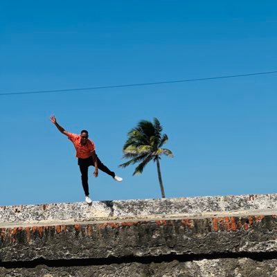 juancorari's profile picture. Durante el día me visto de seguridad.