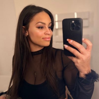 Phoeniixya's profile picture. 𝙲𝚛𝚢 𝚖𝚎 𝚊𝚗 𝚘𝚌𝚎𝚊𝚗, 𝚋𝚞𝚒𝚕𝚍 𝚢𝚘𝚞 𝚊 𝚋𝚘𝚊𝚝 𝚝𝚑𝚎𝚗 𝚜𝚊𝚒𝚕 𝚊𝚠𝚊𝚢 ...