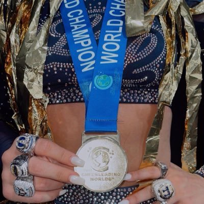 I post logical thoughts. Senior Starz 🌟Ca Blops 💙 Electric ⚡️ RIP Lady Lightning