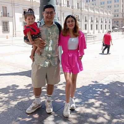 Construyendo sueños en Santiago de 🇨🇱
Más unidos que nunca los Amo
Viví_Nico_Alana
Estudiante de @UNIRuniversidad Máster Intervención Social y Sociedades del