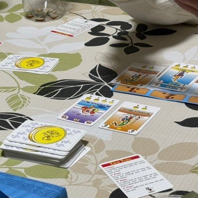 ボードゲームに興味がある人、ボードゲームを一緒にやる友達が欲しい人など大募集！未経験でも大歓迎！ じっくり考えるゲームから爆笑必至のゲームまで、多彩なボドゲをそろえています！ 📍活動場所：九州大学伊都キャンパス・オンライン 🗓️頻度：週１ 質問等あればDMまで🤗