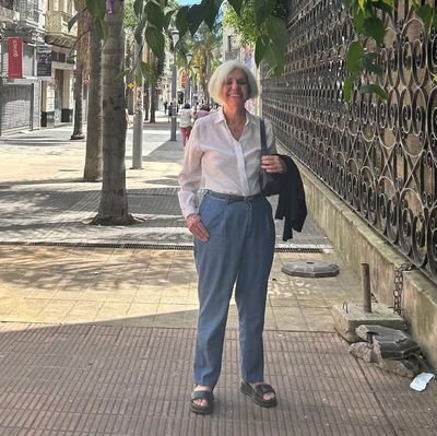 Egresada de la Universidad de la República.
Médico Psiquiatra.
Psicogeriatra.
Psicoterapeuta