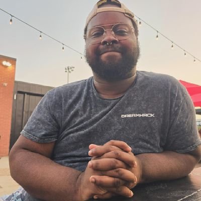 🏳️🌈, Gaymer 🎮, Horror ❤️, Anime 💙, Food 💕. Single AF, Cuddles All Day😋🥰